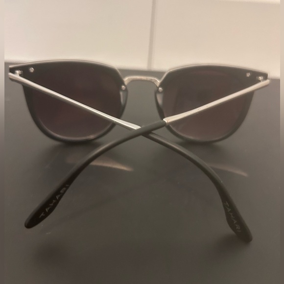 Tahari Women’s sunglasses - Picture 3 of 3